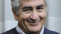 In Consiglio comunale a Chivasso si pu&ograve; abbaiare: respinta la mozione di sfiducia al presidente, Perfetto resta al suo posto