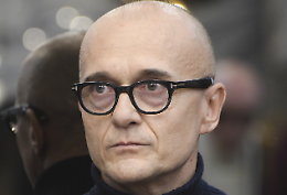 Accuse sessuali e silenzi pesanti: bufera su Signorini e il Grande Fratello. Tutto in mano agli avvocati?