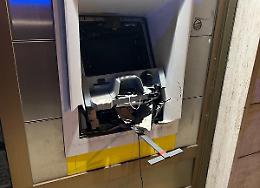 Assalto al bancomat nella notte, colpo lampo a Morozzo e fuga fallita: la refurtiva recuperata a Cavour