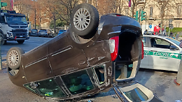 Incidente in Crocetta, auto si ribalta in mezzo all&rsquo;incrocio: paura tra corso Stati Uniti e Duca degli Abruzzi