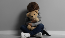 L'incubo dentro casa: quando i genitori litigavano i figli scappavano dai vicini