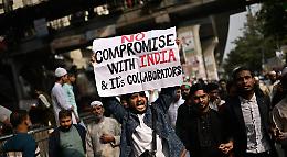 Bangladesh, chi vuole zittire i giornali? Incendiate le sedi di Prothom Alo e The Daily Star dopo l&rsquo;uccisione di Sharif Osman Hadi