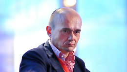 Signorini sotto assedio: Mediaset prepara il piano B. Ilary Blasi, Michelle Hunziker o Simona Ventura?