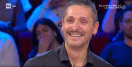 &ldquo;Non lo guardo neanche&rdquo;: ad Affari Tuoi Vito di Bosconero sfida il Dottore, ma il finale gela lo studio