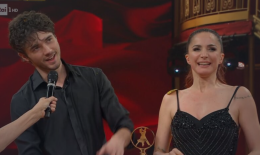 Da Chivasso vince &ldquo;Ballando con le Stelle 2025&rdquo;: chi &egrave; Nikita Perotti, il maestro di Andrea Delogu