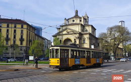 Pendolaria 2025, il Paese fermo in stazione: miliardi ai ponti, briciole ai pendolari