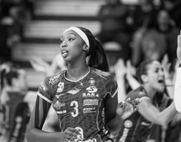 Insulti razzisti sugli spalti durante la partita di volley, lo sfogo di Adhu Malual scuote lo sport italiano