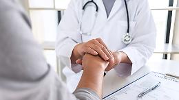 Finta endocrinologa visita 800 pazienti: condannata a 4 anni