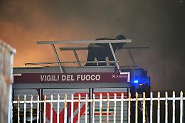 Fiamme nella notte in via Mercadante: palazzo evacuato e due persone intossicate dal fumo
