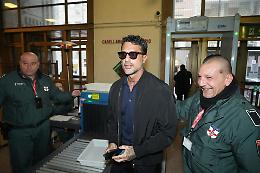 Revenge porn e Grande Fratello: cosa c&rsquo;&egrave; davvero nel fascicolo su Fabrizio Corona. "Parler&ograve; a ruota"