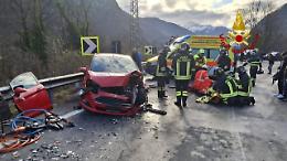 Natale di lamiere sulla statale: frontale a Crodo, automobilisti incastrati negli abitacoli