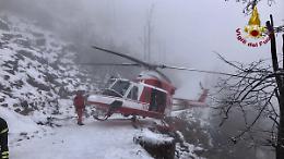 Natale di paura a Giaveno: resta schiacciato sotto l&rsquo;auto mentre monta le catene