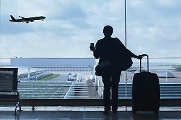 Scioperi aerei, Natale sotto ricatto: bagagli fermi, voli a rischio, salari in guerra