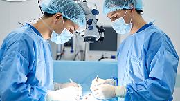 Si ferma per soccorrere una donna, viene investito di proposito: carabiniere perde una gamba