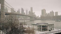 Nevica a New York e si ferma mezzo Paese: perch&eacute; una tempesta &ldquo;normale&rdquo; manda in tilt voli e aeroporti?