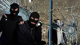 Doppia spaccata nella notte a Rivarolo Canavese: colpiti due negozi, ladri in fuga prima dell&rsquo;alba