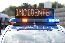 Auto fuori controllo sulla 460, cinque giovani coinvolti in un incidente alla rotonda di Valperga