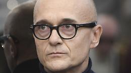 Alfonso Signorini si autosospende da Mediaset