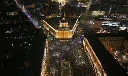 Questa non &egrave; Europa: la generazione Z scende in piazza contro l&rsquo;euro