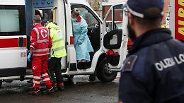 Schianto mortale nella notte sull&rsquo;A26 al Turchino, autobus contro camion in un restringimento: un autista muore e venti feriti