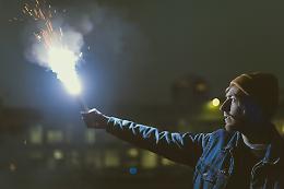 Capodanno di sangue e feriti, il prezzo dei botti torna a essere altissimo in tutta Italia