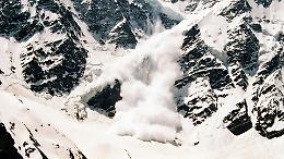 Valanga sulle Alpi cuneesi, tragedia in alta quota: un morto e due escursionisti gravi