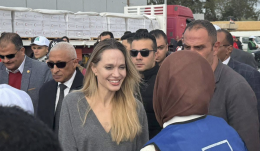 Angelina Jolie a Rafah: Gaza isolata, gli aiuti bloccati, l&rsquo;umanit&agrave; espulsa
