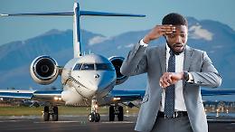 Caselle sotto pressione, voli dirottati e valigie bloccate: il weekend che ha mandato in crisi l&rsquo;aeroporto torinese