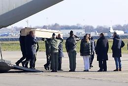 Strage Crans-Montana, il ritorno delle bare in Italia e l&rsquo;ombra delle responsabilit&agrave;: famiglie in attesa di giustizia