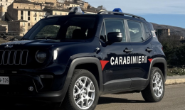 Minacce in tabaccheria e tensione con i carabinieri, arrestato a Pinerolo ma rimesso in libert&agrave;