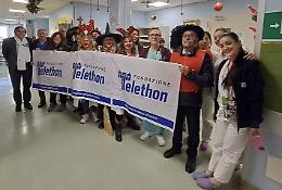 La Befana di Telethon arriva in Pediatria: doni ai bambini ricoverati a Chivasso