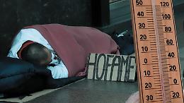 Quattro calzini contro il gelo, il Piemonte scopre la sua povert&agrave;: migliaia di senzatetto affrontano l&rsquo;inverno per strada