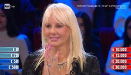 Piemonte protagonista ad Affari Tuoi: Donatella da Novara frega il dottore con un cambio