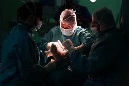 Condannata alle stampelle dalla nascita, a 27 anni torna a camminare grazie alla sanit&agrave; piemontese