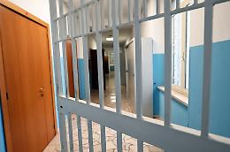 Due agenti aggrediti tra Ivrea e Brissogne, costole rotte e violenze in servizio