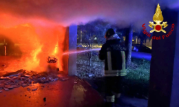 Fiamme sopra San Michele di Prazzo: baita ridotta in cenere