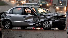 Scende dall&rsquo;auto dopo l&rsquo;impatto e viene travolto: paura tra Salassa e Valperga