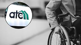 Otto piani senza ascensore nel palazzo Atc a Torino: disabili e anziani prigionieri in casa da 45 giorni