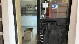 Colpo notturno nel centro di Chivasso, la banda del tombino sfonda una focacceria e fugge con l&rsquo;incasso