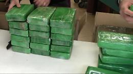 Scambio di droga tra le auto: mezzo chilo di cocaina sequestrato e due arresti dopo un controllo mirato