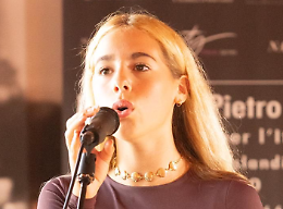 Ha perso padre, madre e sorella. Domani torner&agrave; al fronte in Ucraina e ascolter&agrave; la musica di Sofia Tarantino