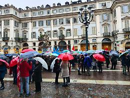 Iraniani in piazza a Torino: &laquo;n&eacute; mullah n&eacute; lo sci&agrave;&raquo;