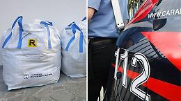 Abbandona quintali di rifiuti speciali per strada e scappa. Fermato un nomade a Settimo Torinese