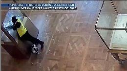 Furto al Louvre: ecco cosa hanno ripreso le telecamere di sorveglianza (VIDEO)