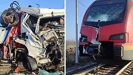 Incidente a Montegiove di Chivasso: camion finisce contro un treno sulla ferrovia (FOTO)