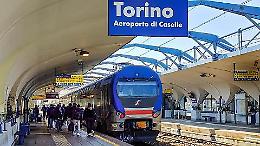 Ferrovia chiusa per un mese, la Torino-Ceres torna ai bus e i pendolari pagano il conto dei cantieri