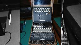 Enigma torna a parlare a Pinerolo, la macchina dei segreti nazisti rivive tra storia, tecnologia e memoria