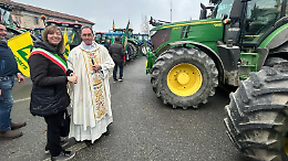 I trattori della collina tornano a sfilare: sant&rsquo;Antonio Abate riunisce i Comuni agricoli a Cinzano