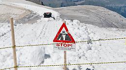 La montagna impone lo stop: traffico sospeso sulla statale 20 per il rischio valanghe
