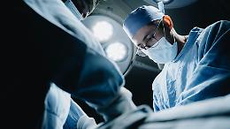 Otto ore in sala operatoria per restare in vita: a Torino salvato uno studente arrivato dall&rsquo;India per laurearsi